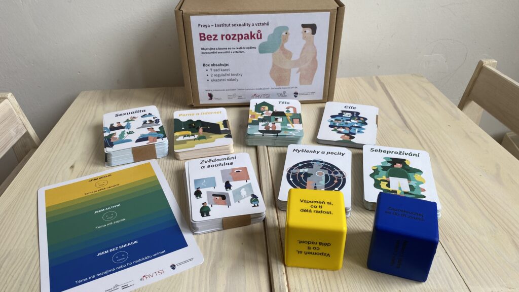 BEZ ROZPAKŮ – edukační box pro práci se sexualitou a vztahy u dospívajících